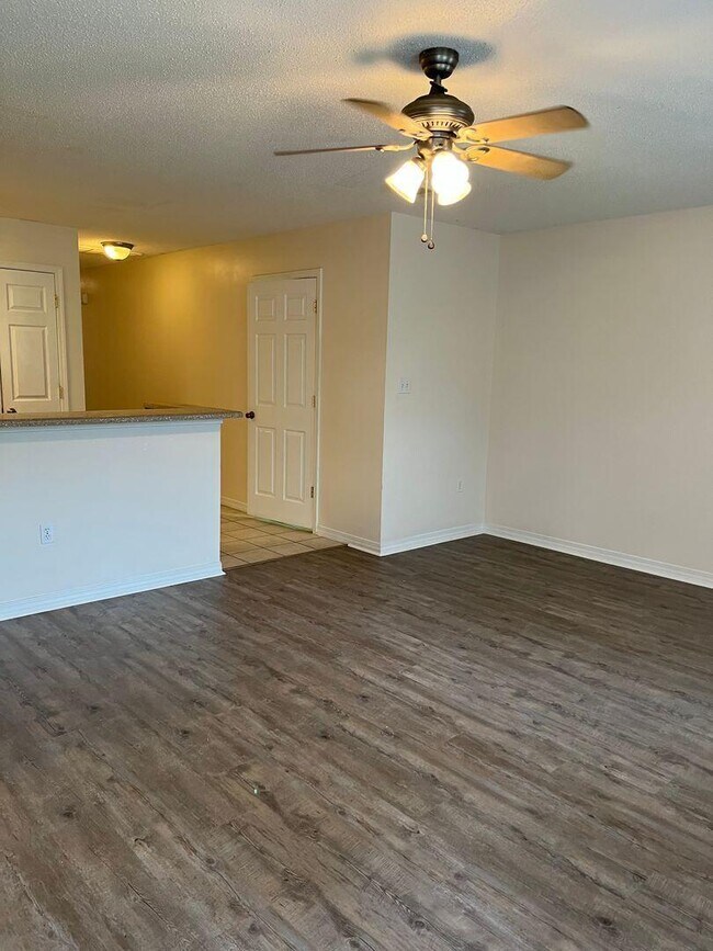 Photo - 202 Johnson Ct