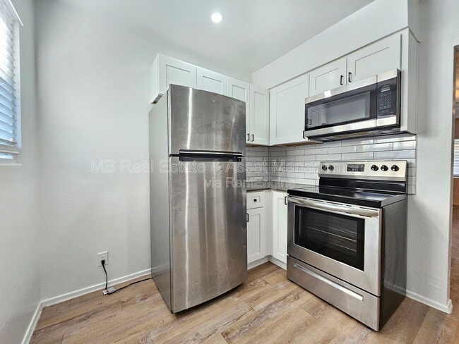 Photo - 1521 E Oak St Unit 22