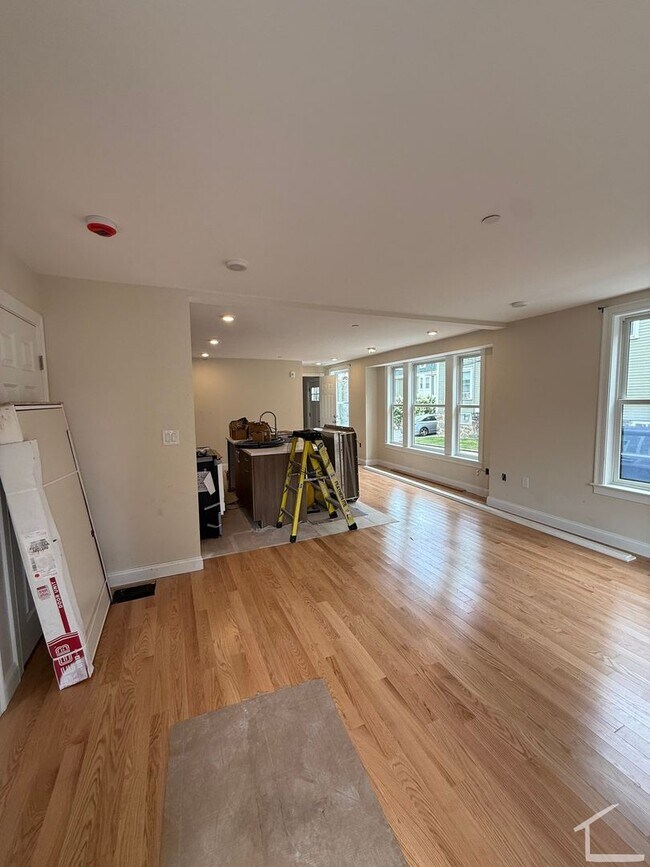 64 Ashford St