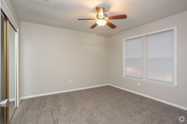2BR, 1BA - 1,050 SF