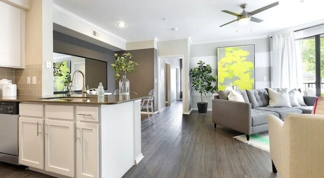 Photo - 11915 Stonehollow Dr Unit 526