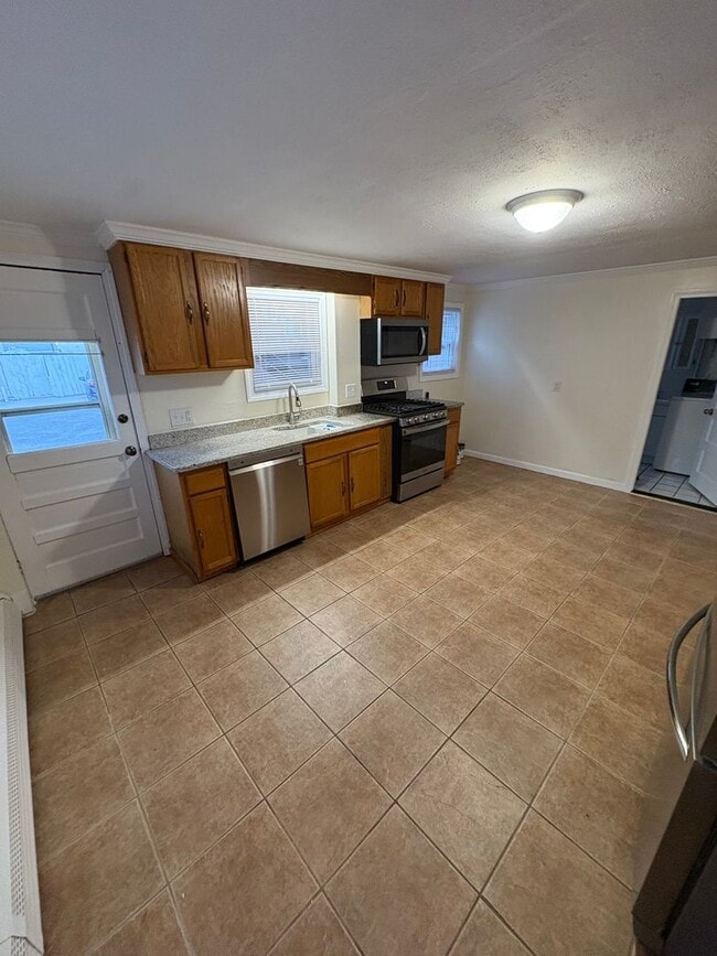 Building Photo - 4-6 Oliver Ct Unit 4 Oliver Court