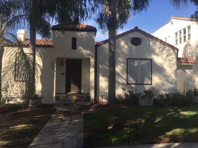 front - 905 S Curson Ave
