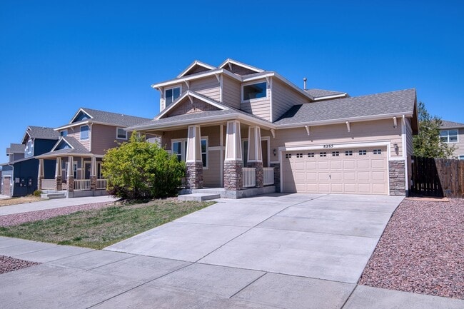 Building Photo - Beautiful 2-story home in D-49 available to move in on 05/01/2026! The owner allows 1 dog up to 7...