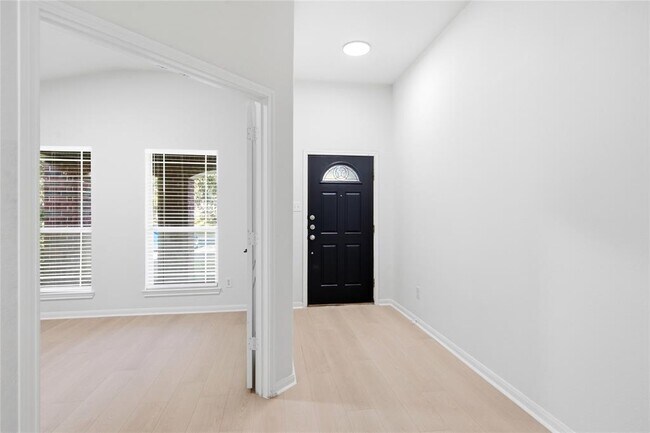Photo - 744 Bent Wood Pl