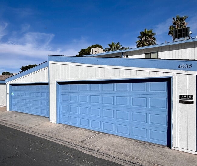 Building Photo - Loft-Style Townhouse for Rent!