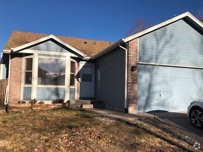 Building Photo - Nice Four Bedroom, Three bath home with Ma...