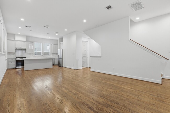 Photo - 2709 Clinton Dr