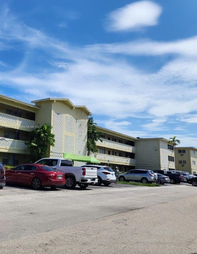 Building Photo - 11960 NE 19th Dr Unit 10 Rental