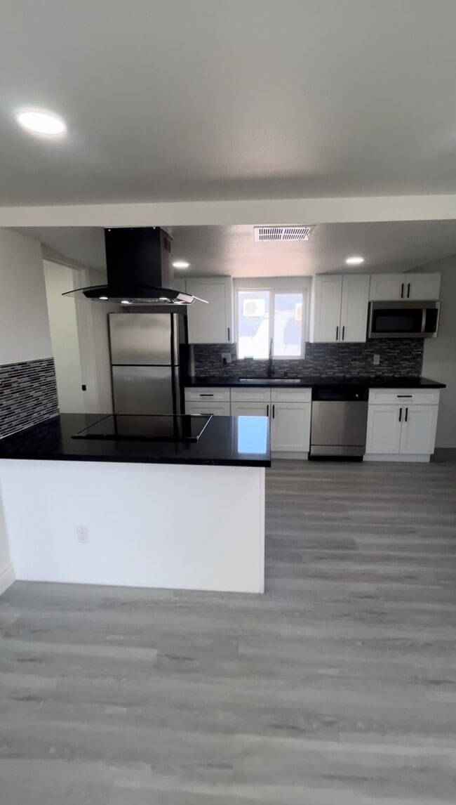 Building Photo - 210 W Monroe Ave Unit 210 W Monroe Rental