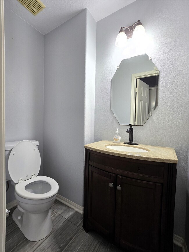 Photo - 4911 Russett Ln