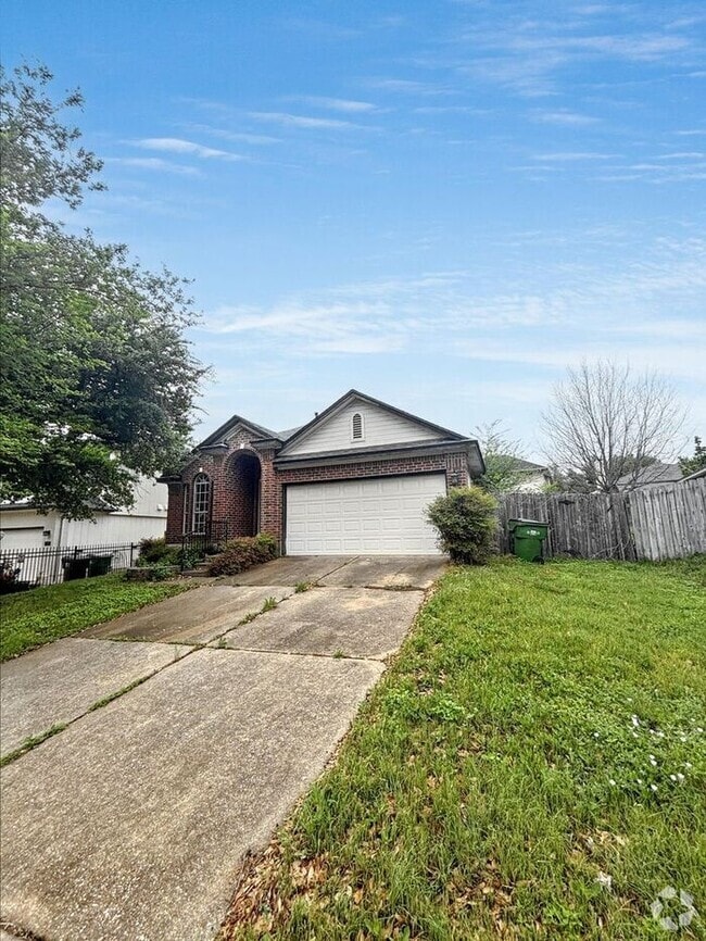 Building Photo - Beautiful 3-Bedroom Home: Comfort, Conveni...