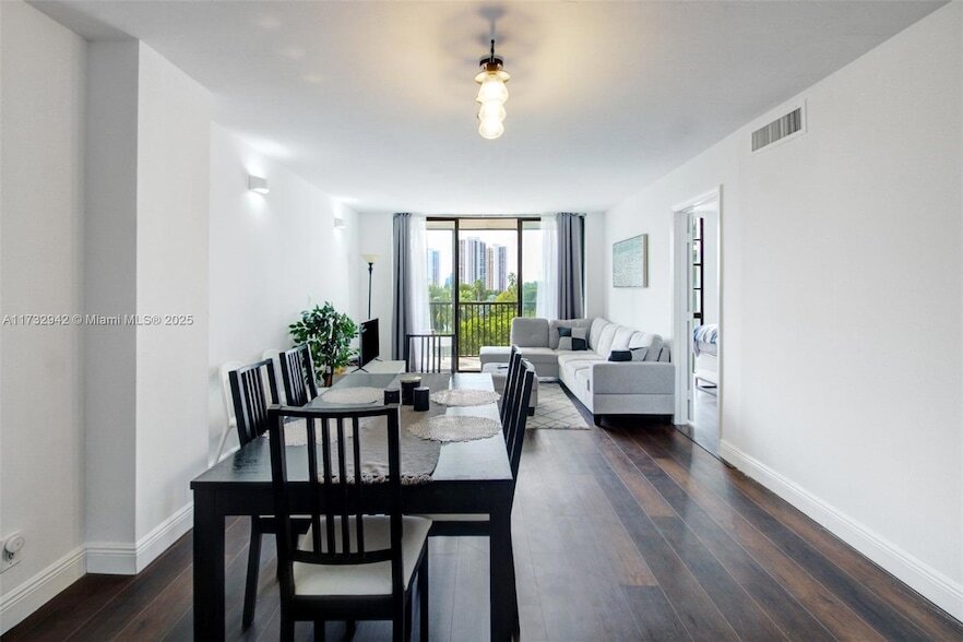 Photo - 3401 N Country Club Dr