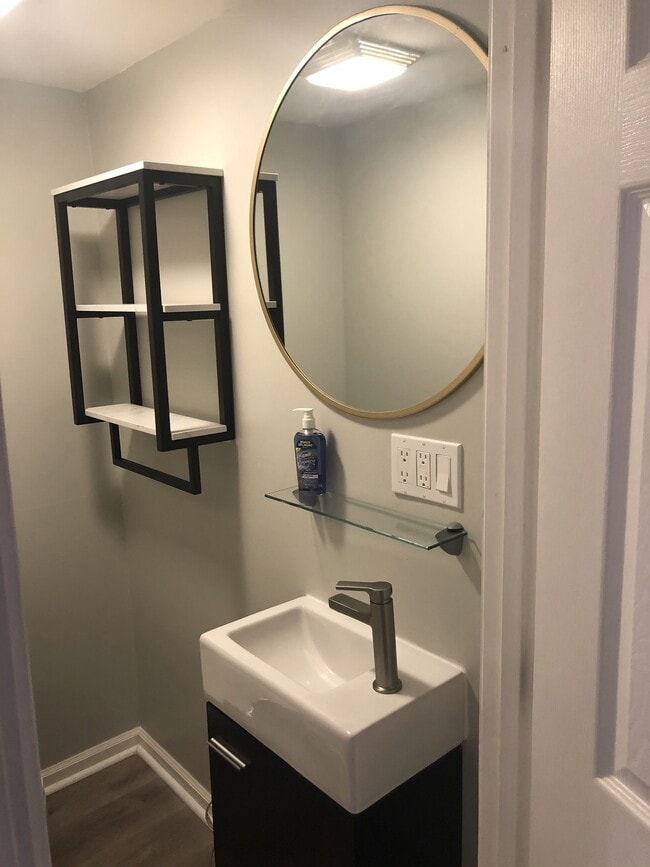 Photo - 108 Clinton St