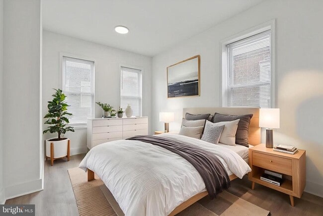 Photo - 2250 N Woodstock St