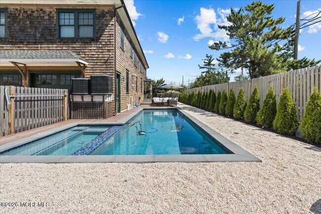 Photo - 1043 Barnegat Ln