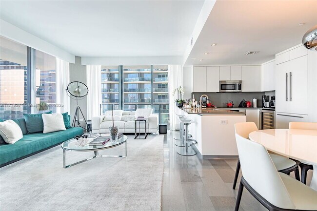 Building Photo - 88 SW 7th St Unit 3301