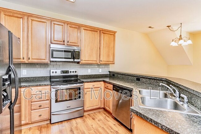 Photo - 302 Waycross Ln