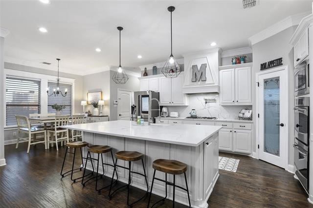 Photo - 2533 Windsor Castle Way