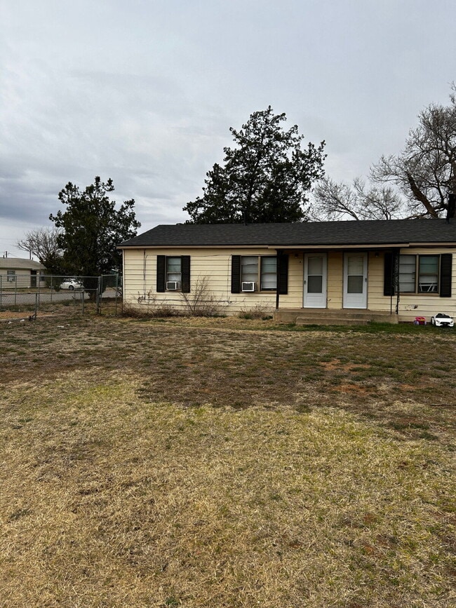 Building Photo - 2 bedroom 1 bathroom