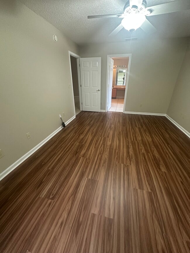 Photo - 1687 Spring Branch Dr W
