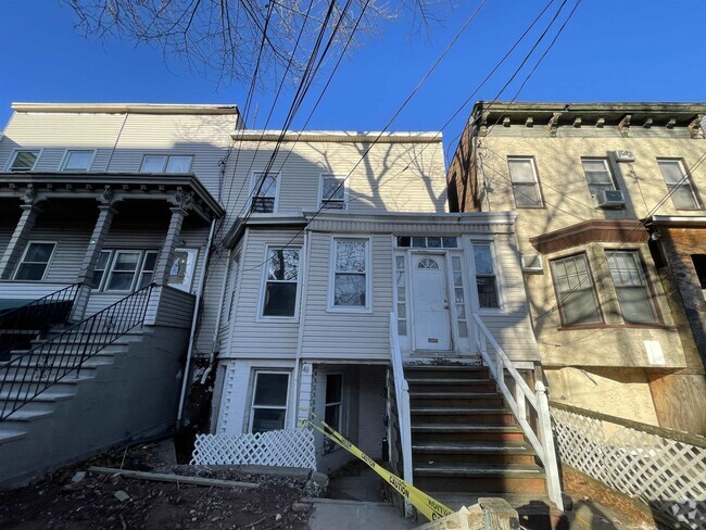 Building Photo - 40 Lincoln St Unit 3 Rental