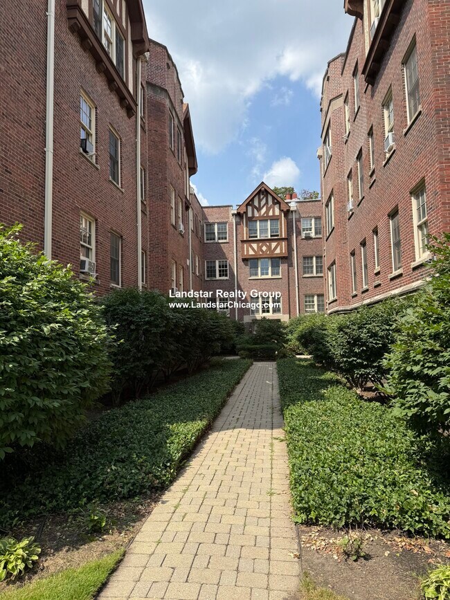 Building Photo - 1454 Oak Ave Unit G