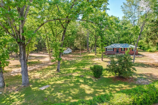 Photo - 800 Old Whiskey Rd S