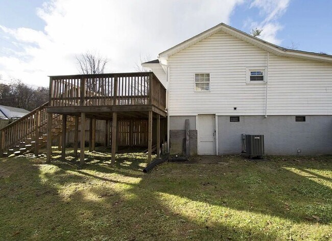 Photo - Small Cottage in quiet neighborhood.