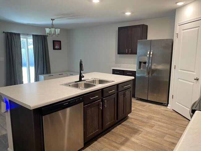 Photo - 4 Bedroom 2 Bathroom House Available Now