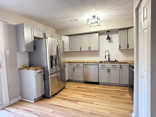 Building Photo - 1905 Walnut Ridge Dr