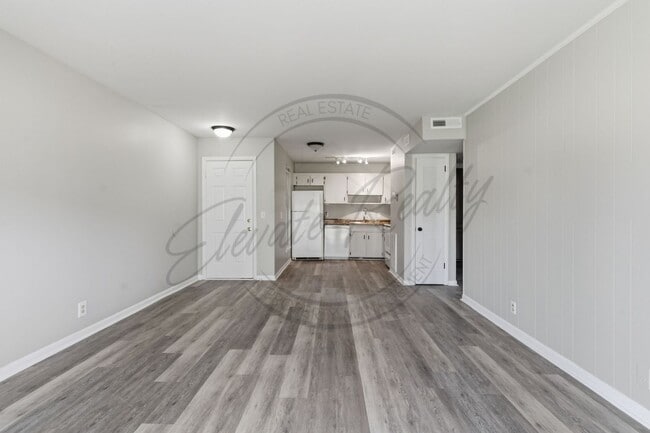 Photo - SPRING SPECIAL!! FIRST MONTH FREE on this ONE Bedroom Condo, First Floor, across from Madison Park! Unidad A-08