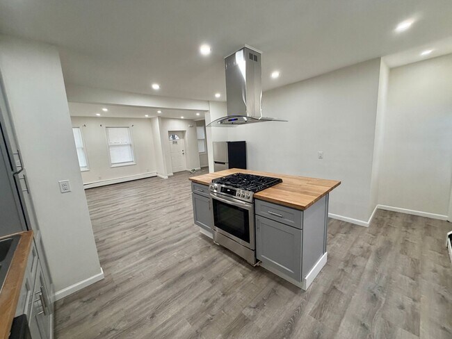 Photo - 283 Grand St