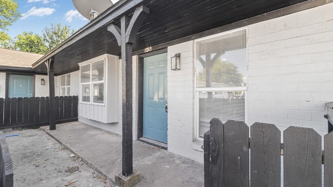 Building Photo - 1665 Northwood St