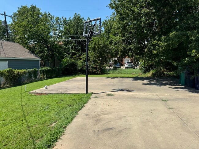 Photo - 2525 NW 11th St