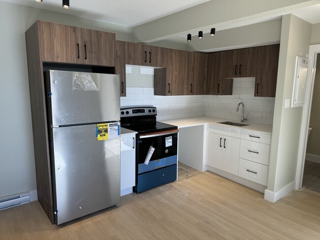 Photo - 350 Ellerdale St