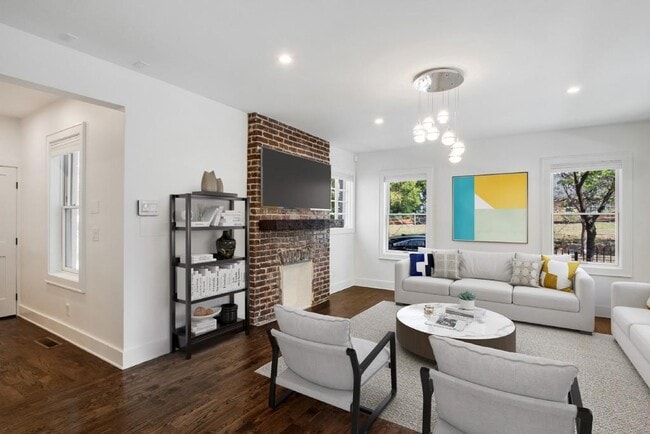 Photo - 564 Parkway Dr NE