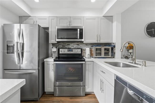 Building Photo - 9340 Lagoon Pl Unit 304