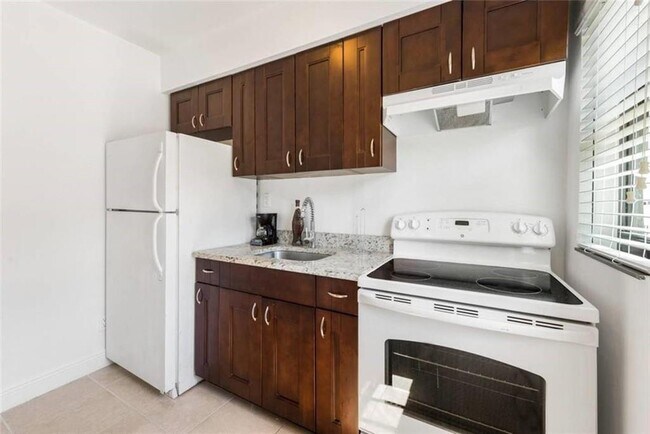 Photo - 801 NE 19th Ave