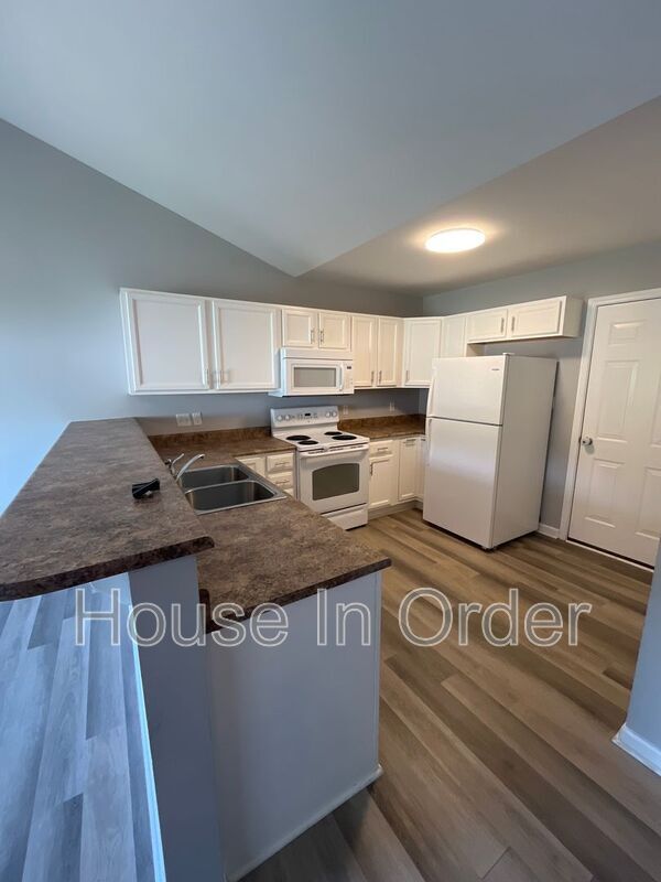 Photo - 33 Woodcreek Cir