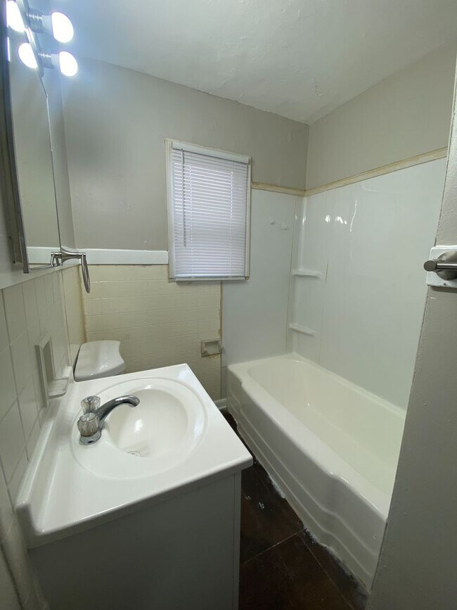 Photo - 3030 E 37th St Unit 3702  N Dearborn St