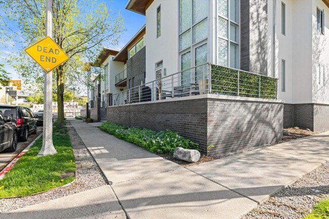 Photo - 1929 N Pierce St