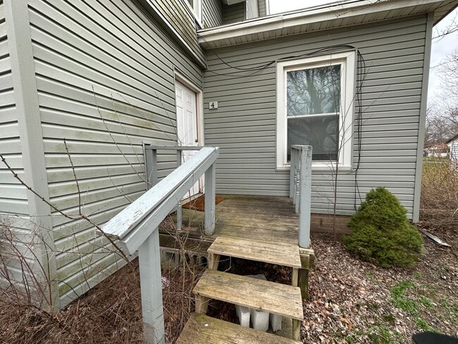 Photo - 2120 Lansing Ave Unit Apt #4