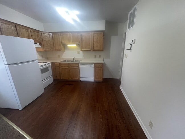 Photo - 521 E 7th St