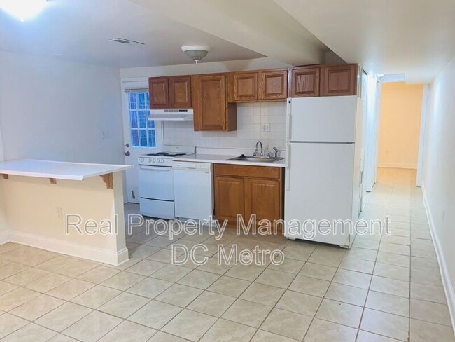 Photo - 117 W St. NW