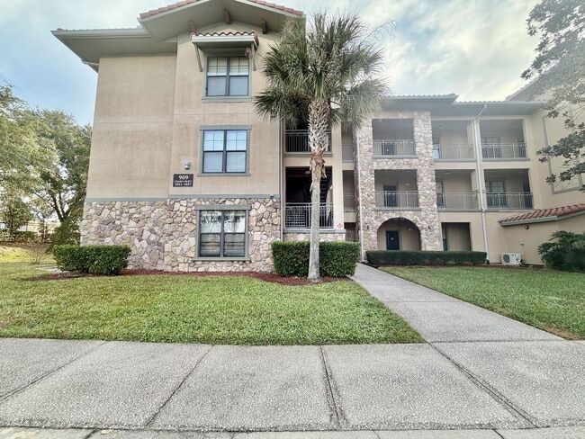 Building Photo - 909 Charo Pkwy Unit 1032