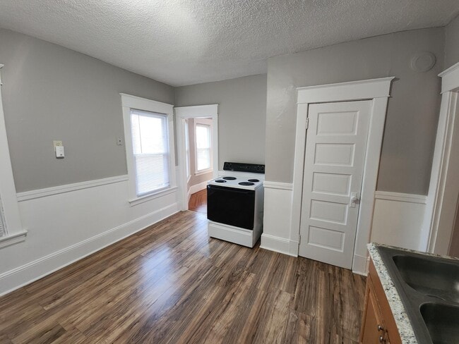 27 Fairview Ave Unit 27A