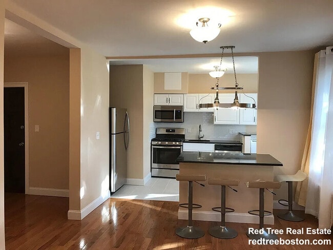 Photo - 1999 Commonwealth Ave