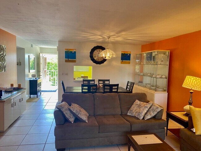 Photo - 2615 NE 3rd Ct