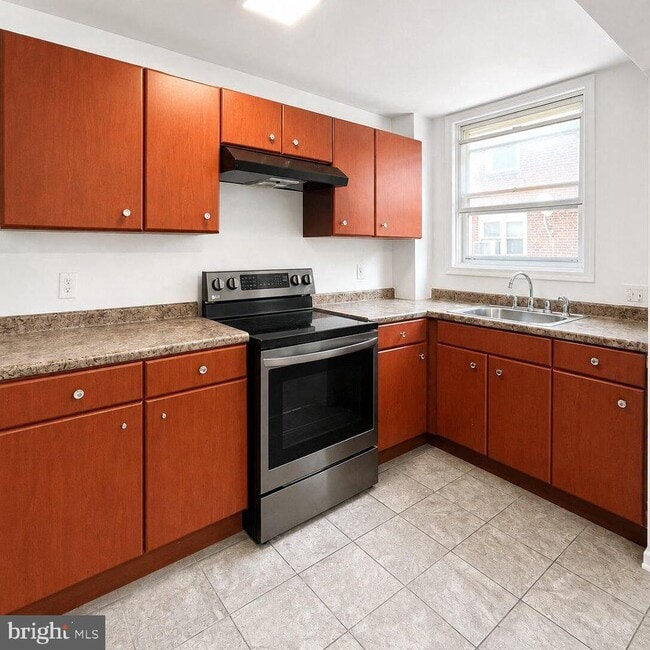 Building Photo - 1419 Lardner St